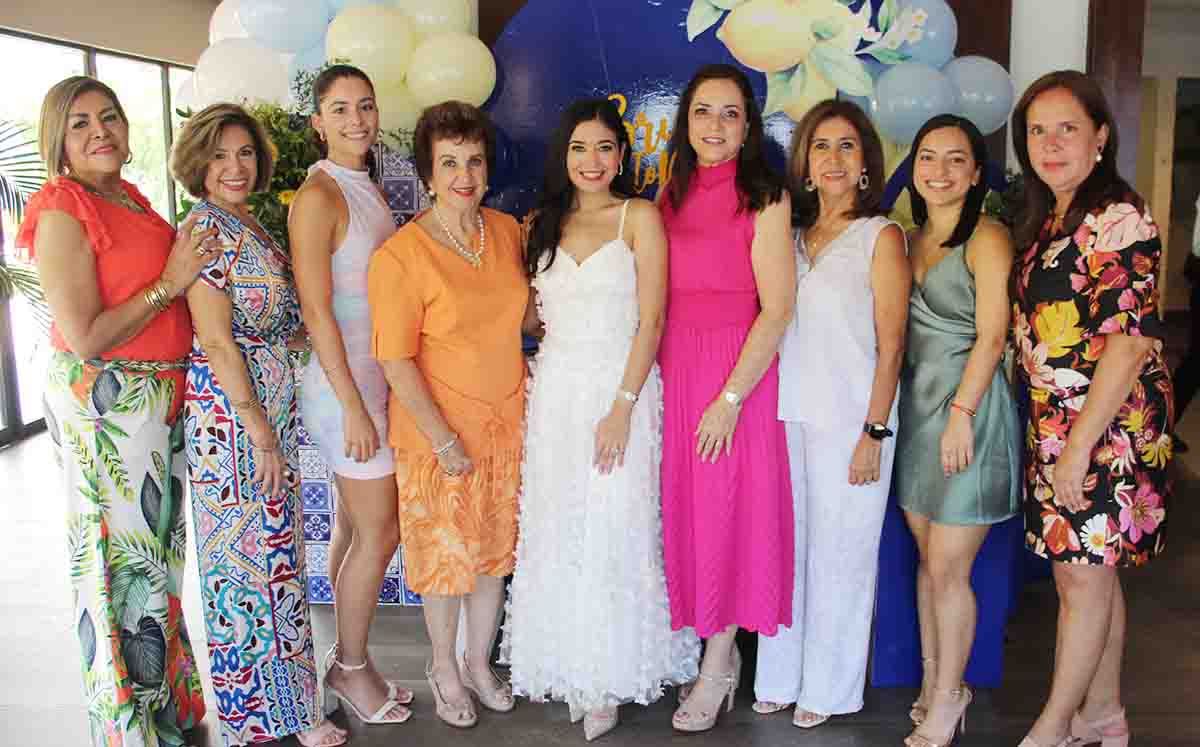 MARI OLVERA, CARMELITA PLAZA, SILVIA ROCHA, CAROLINA DE MOLINA, SOFÍA GARZA, CAROLINA MOLINA, CLARITA PLAZA, CECI MATEOS, ROCIO DE MOLINA en el Depo