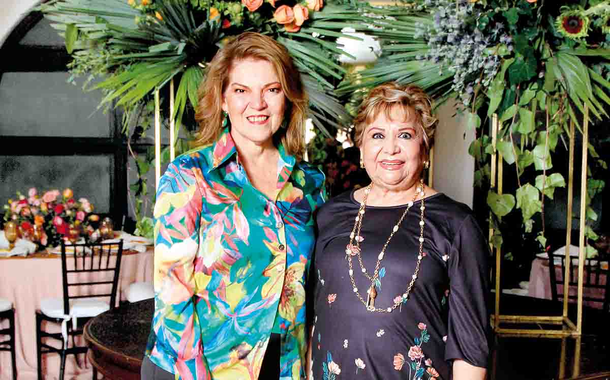 ELVIRA DEL CAMPO E IMELDA CANO llegaron puntuales al salón principal del Club Campestre Tampico