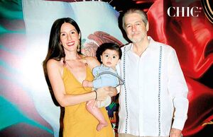 ANDREA MEZA, JOAQUIN  NOSSIF Y GERMÁN MEZA felices en la celebración del Grito de Independencia
