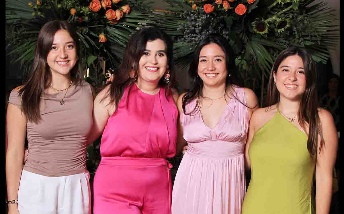 MARÍA JOSÉ LU, ANA BALBINA IBARRA, ANA LUCIA CECCOPIERI Y SOFÍA LU felices en la despedida de soltera de Ana Lucia