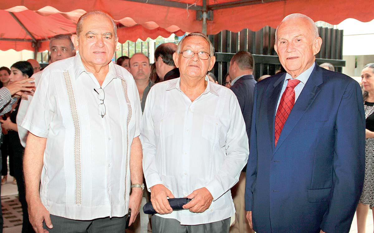 DAVID GÓMEZ, VICENTE CALDERÓN Y JOSÉ MANUEL HACES llegaron puntuales a la inauguración