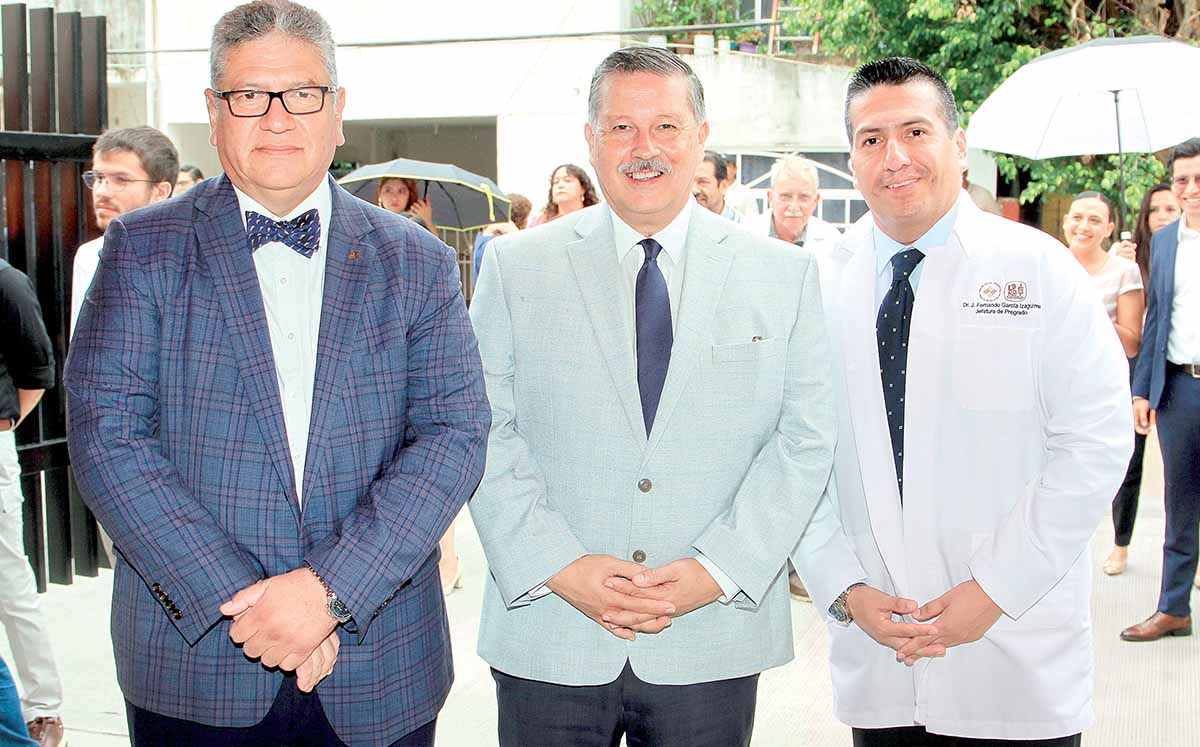 JOSÉ VÁZQUEZ, CARLOS GARCÍA Y FERNANDO GARCÍA nos regalaron sus mejores sonrisas en la inauguración
