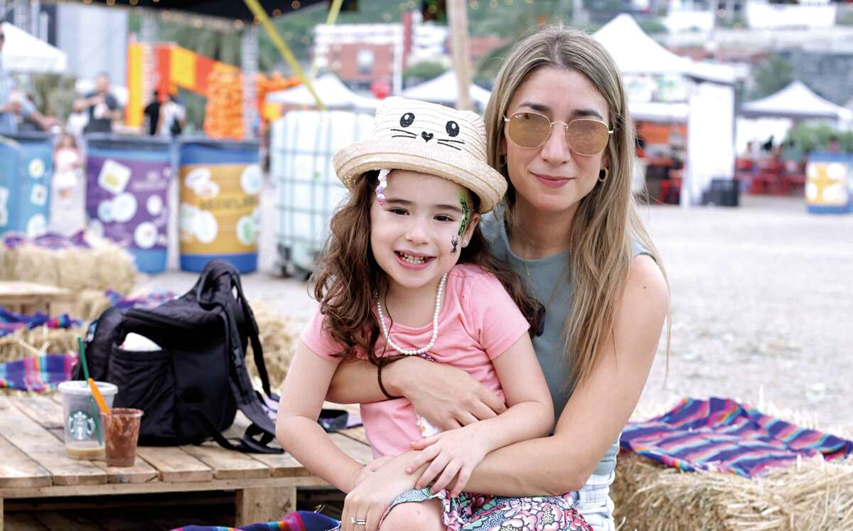 Alejandra Barrera y Alexa Ghio