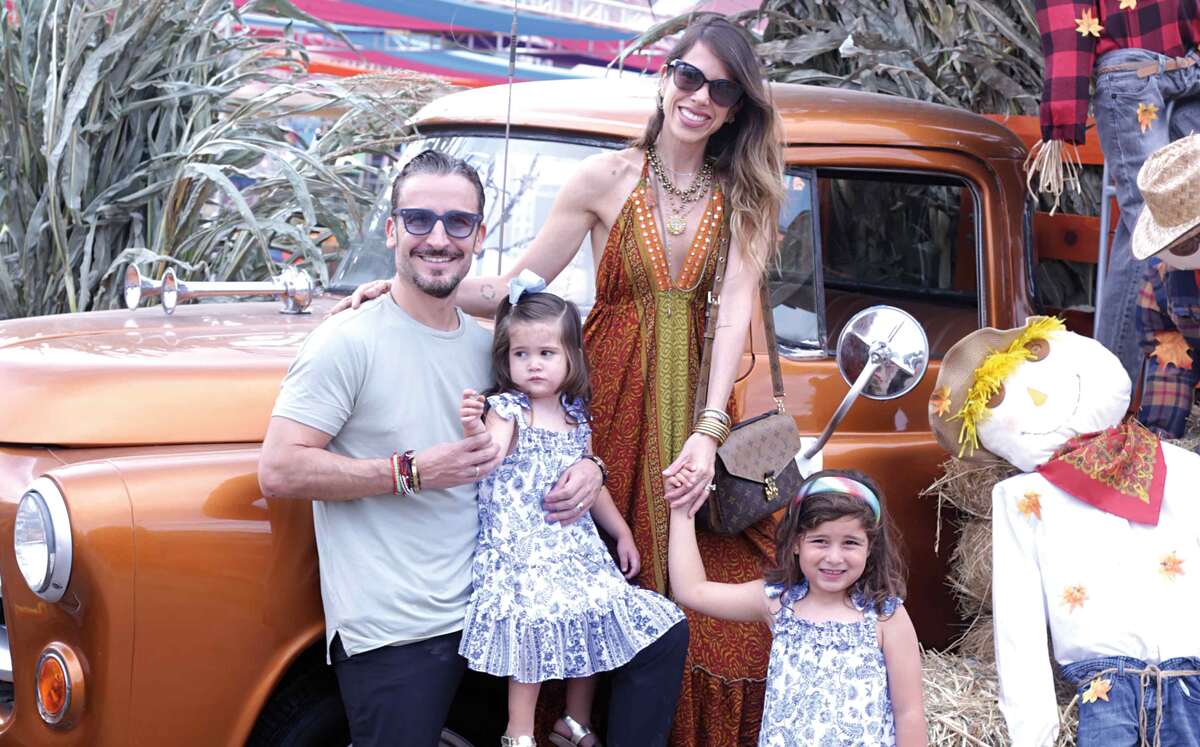 Carlos Berard, Érika Arcaute de Berard, Anika Berard y Charlotte Berard
