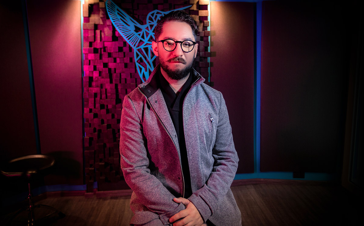 Christopher Alva, "Me di cuenta de que quería hacer mi propia música, y así escribí mi primera canción, titulada Mentiras"
