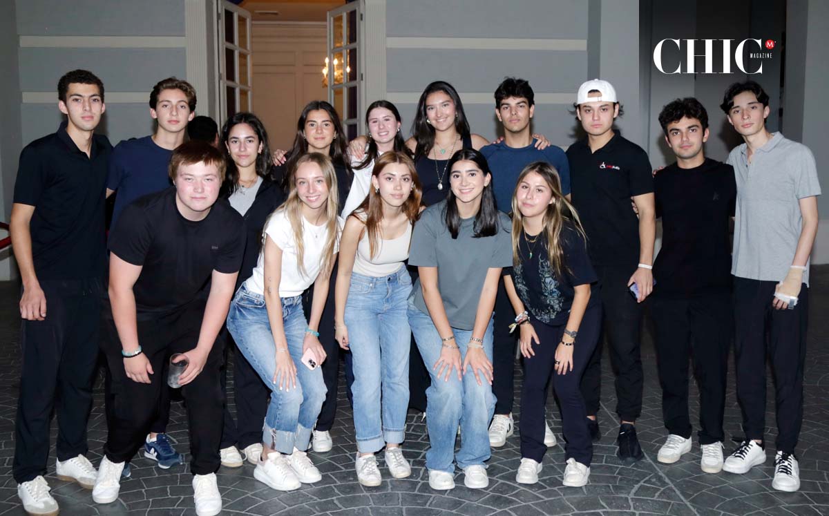 Grupo de jóvenes organizadores de Sillatón