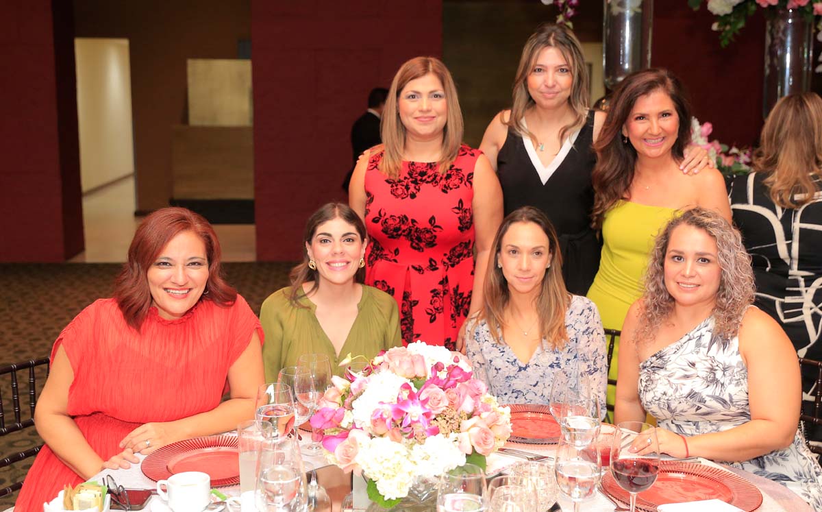 Érika Garza, Andrea Quiroga, Mónica Macías, Karina Garza, Elena Rivera y Elisa Nava