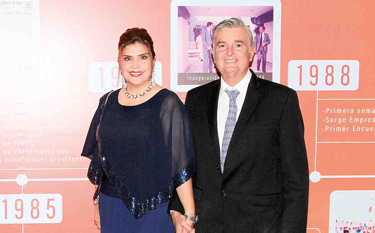 ANA SALAZAR Y JOSÉ MANUEL FERNÁNDEZ  llegaron con sus mejores outfits a la Expo Tampico