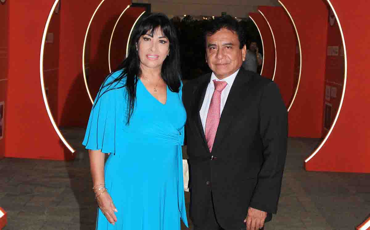 JUANITA DE RODRÍGUEZ Y JUAN RUPERTO RODRÍGUEZ recibieron el libro Memoria de lo que Somos, escrito por Jaime Septién