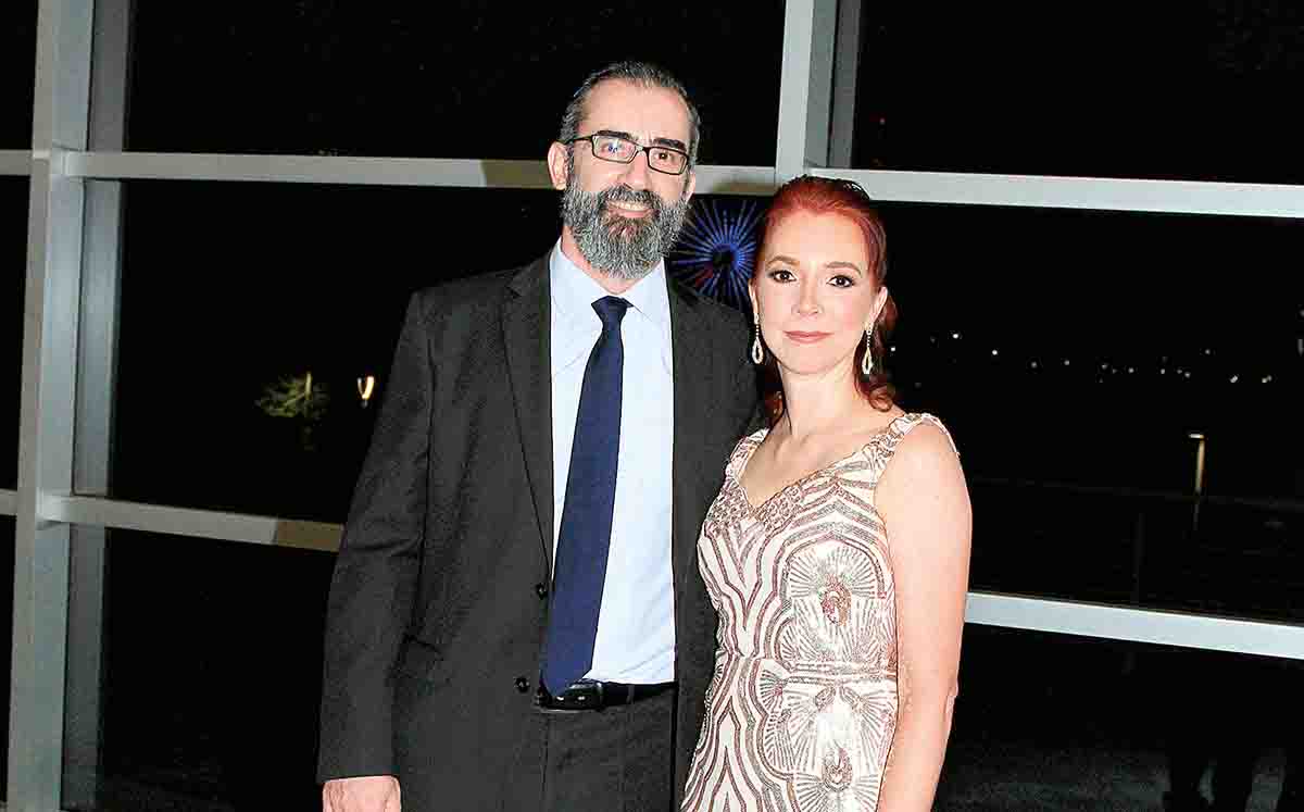 DANIEL BUSTOS Y KARLA GONZÁLEZ llegaron con sus mejores outfits al festejo