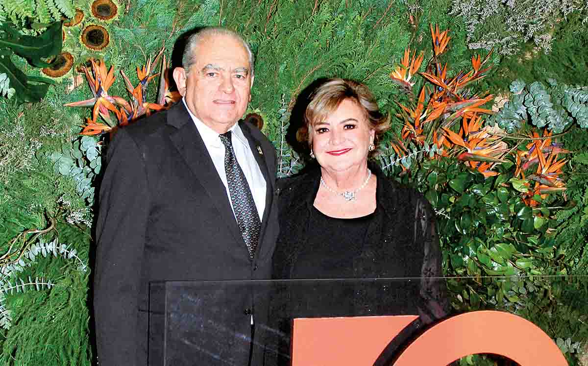 DAVID GÓMEZ Y MARIBEL CASTRO degustaron de una entrada de poro y papa, un plato fuerte de suprema de pollo rellena de alcachofa