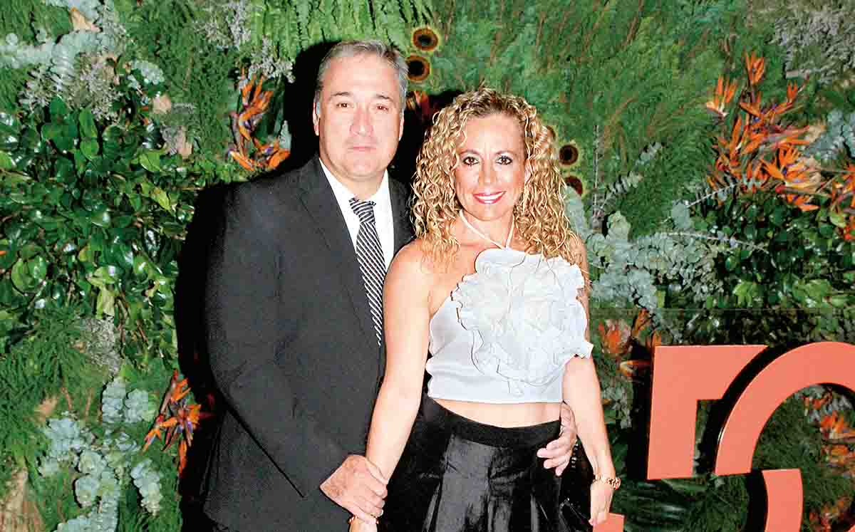 EDUARDO LACAVEX Y MARILÚ CEJA disfrutaron de un video sobre la historia del IEST Anáhuac