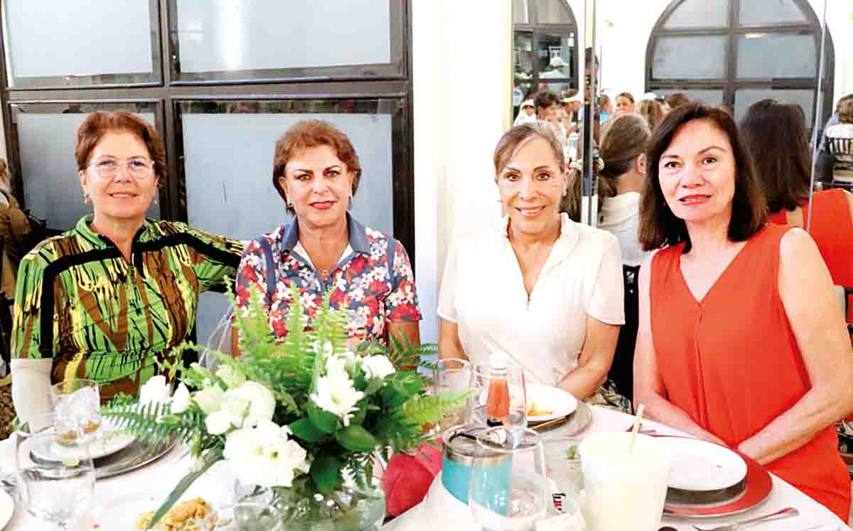 EUGENIA VILLARREAL, GABY ROBLETTO, SANDRA TAMEZ Y MARCELA GUTIÉRREZ nos regalaron sus mejores sonrisas en el Club Campestre Tampico
