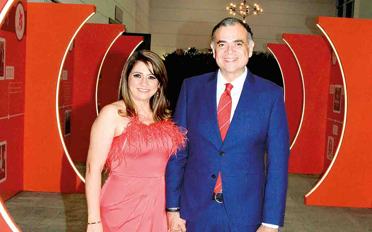 LILIANA SAN MIGUEL Y EDUARDO HERNÁNDEZ disfrutaron de la decoración floral a cargo de Leonarda