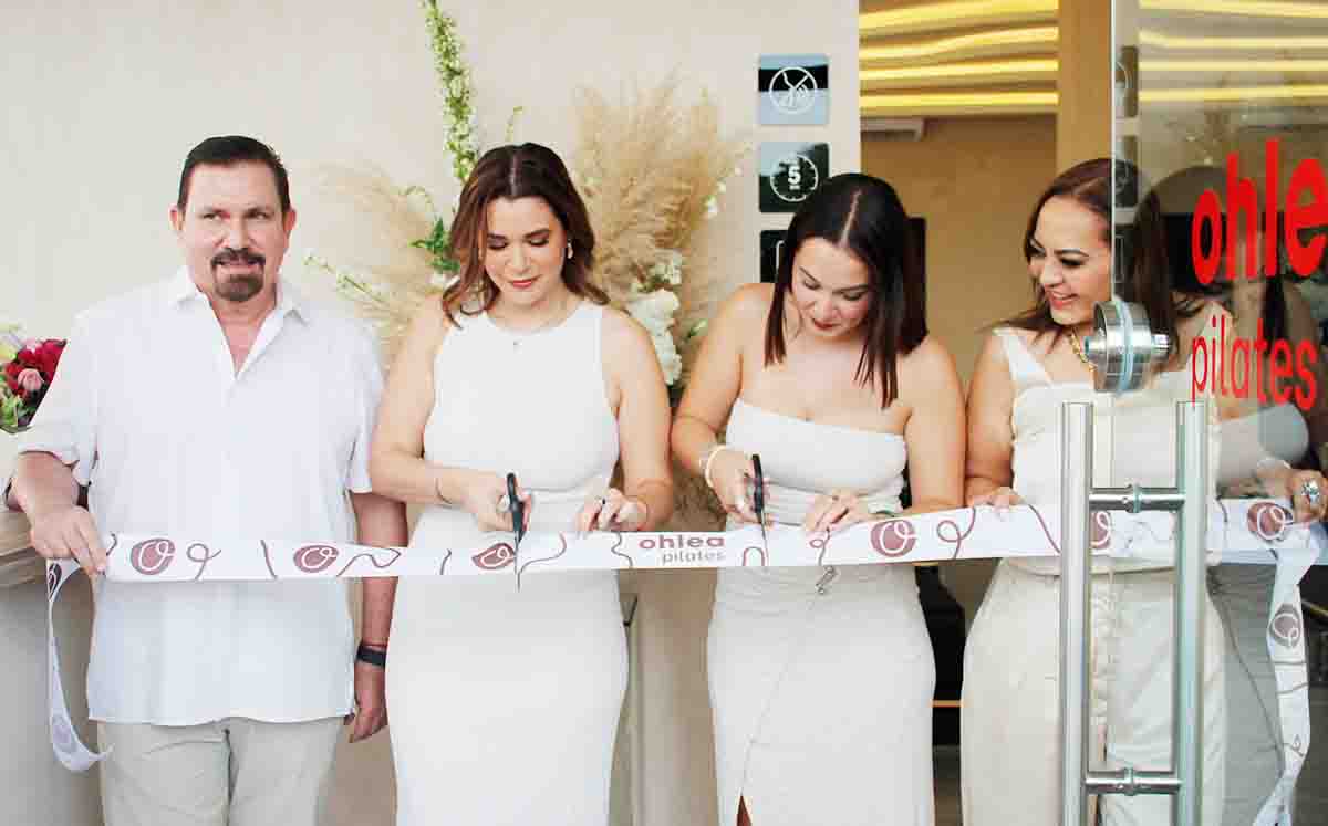 ALEJANDRO MEDINA, PAOLA MEDINA, MARIANA MEDINA Y LAURA FLORES fueron los encargados de cortar el listón inaugural