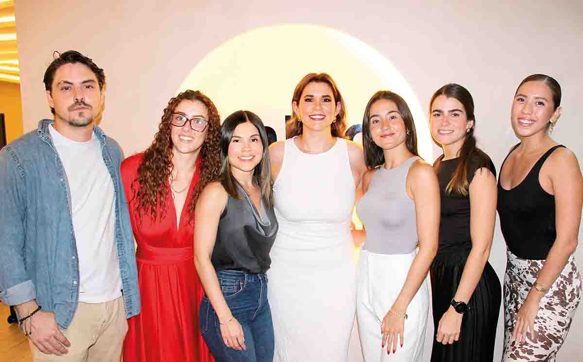 CARLOS TREVIÑO, CECILIA GONZÁLEZ, ITZEL MELLADO, ELVIA SALAZAR, LUCÍA MANZANARES Y ANA SOFÍA LÓPEZ, entrenadores de Ohlea Pilates