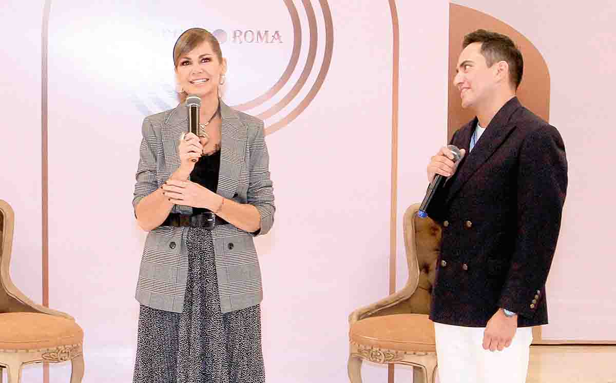 Leo Saldívar, encargado de Punto Roma dio las palabras de bienvenida y presentó a la invitada especial, Luz Blanchet