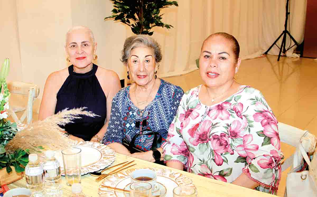 ADRIANA DÁVALOS, PILAR SÁNCHEZ Y CLAUDIA DÁVALOS quedaron encantadas con la colección otoño – invierno 2024 de Punto Roma