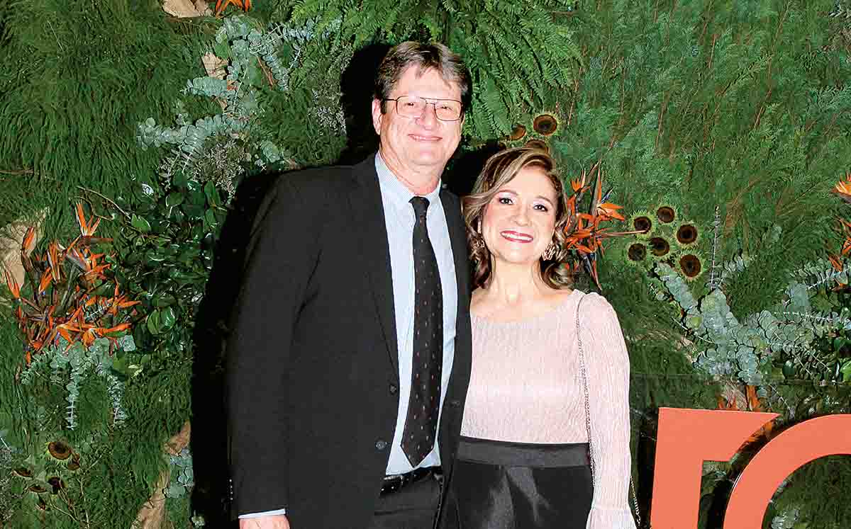 BASILIO KOT Y LAILA DE KOT quedaron fascinados con la decoración floral de Leonarda