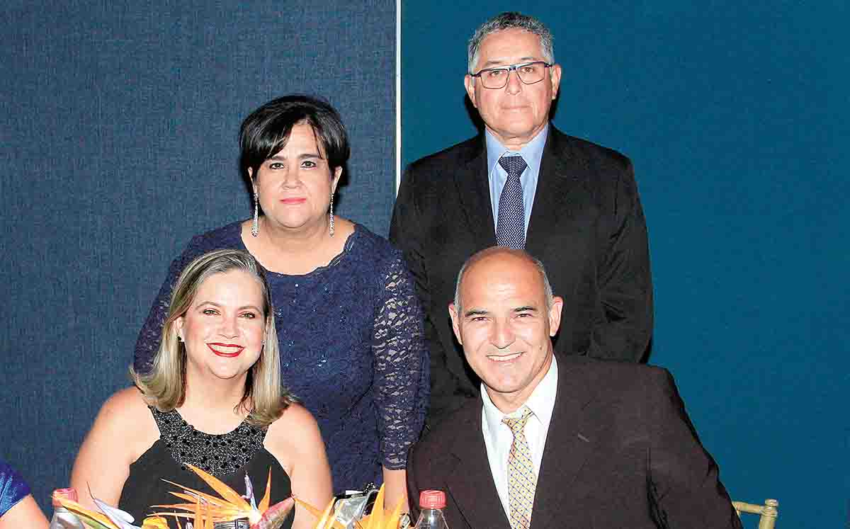 OLIVIA ROJAS, JORGE CASTILLO, MARÍA DE CONTRERAS E IVÁN CONTRERAS celebraron y se reencontraron con amigos del pasado