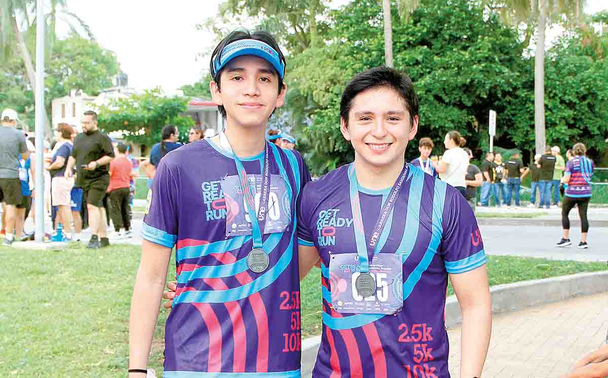 PABLO MEDELLÍN Y PAOLO ANGUIANO nos regalaron sus mejores sonrisas en la carrera
