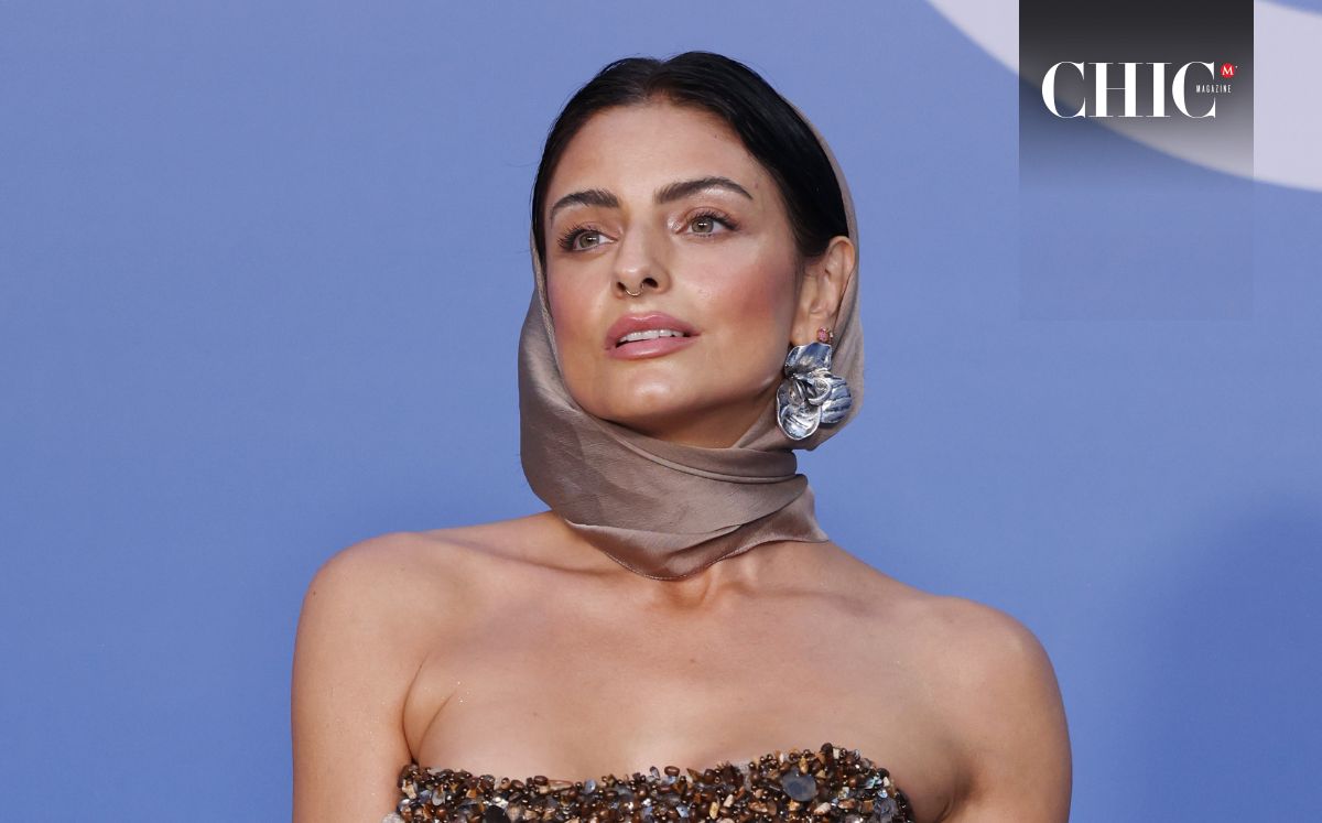Aislinn Derbez asiste a la premiere de 'Y Llegaron de Noche' con su papá (Getty Images)