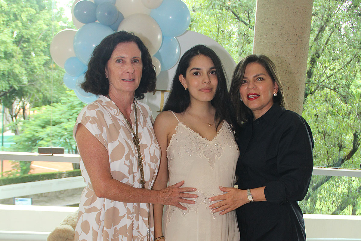 01 Isabel Orendain Martínez Gallardo, Andrea Flores Olea y Catalina Olea