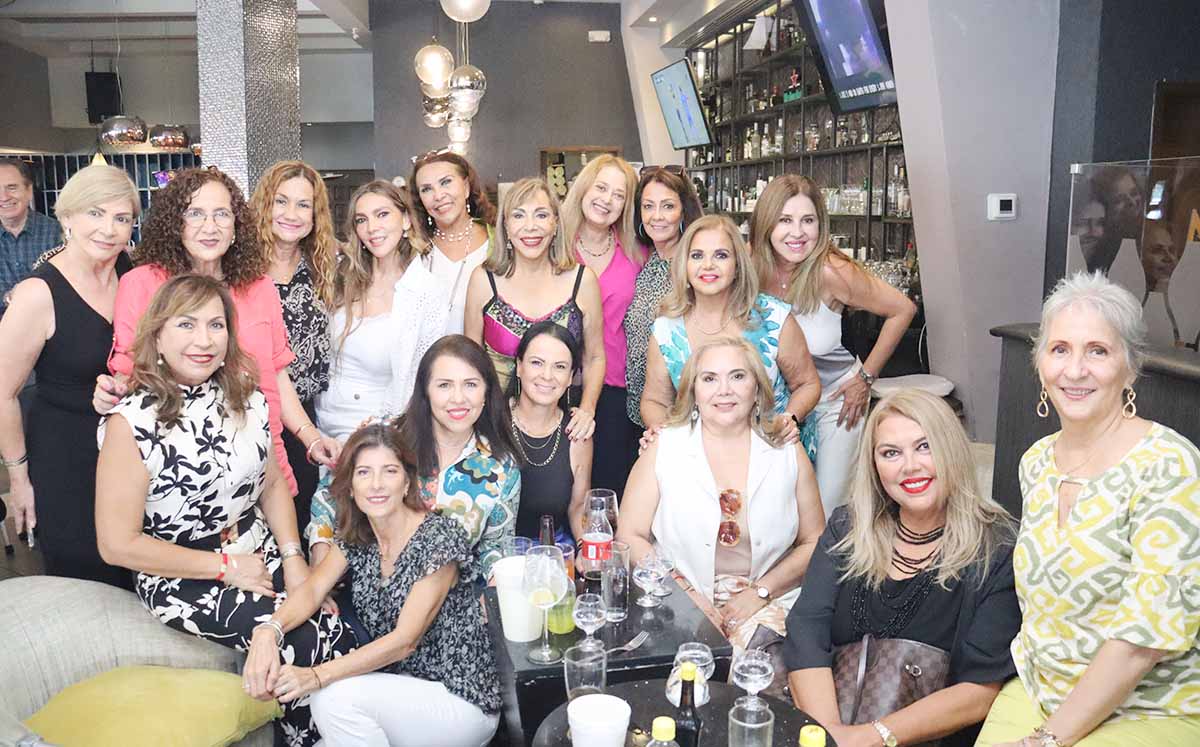 Asistentes degustaron del menú a la carta y de refrescantes drinks