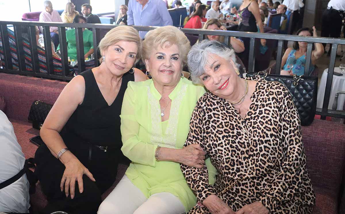 Asistentes disfrutaron de anécdotas entretenidas, buena música y un divertido karaoke