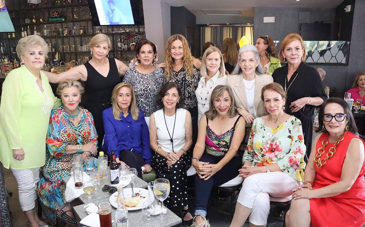 Asistentes celebraron el cumpleaños de Sandra Tamez