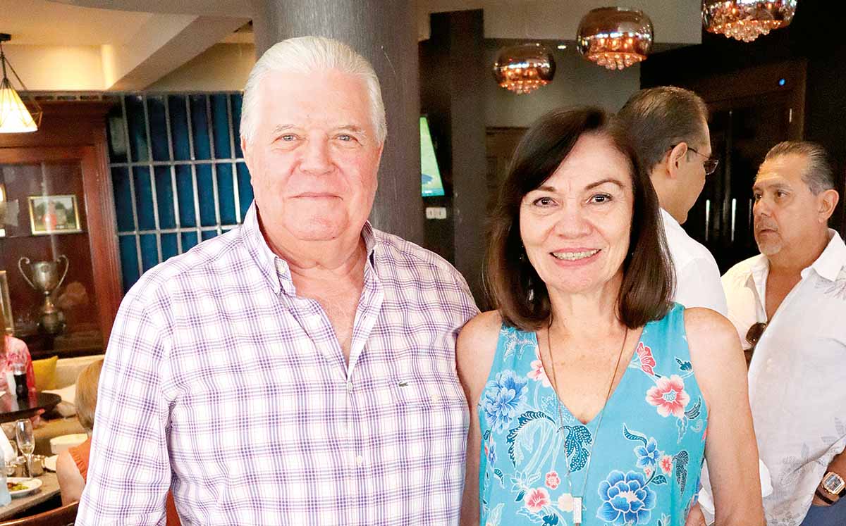 JAIME CELIS Y MARCELA GUTIÉRREZ nos regalaron sus mejores sonrisas en el festejo