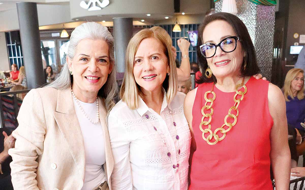 LETY TERRAZAS, LULÚ BENAVIDES Y FLORENTINA GONZÁLEZ nos regalaron sus mejores sonrisas en el festejo de Sandra Tamez