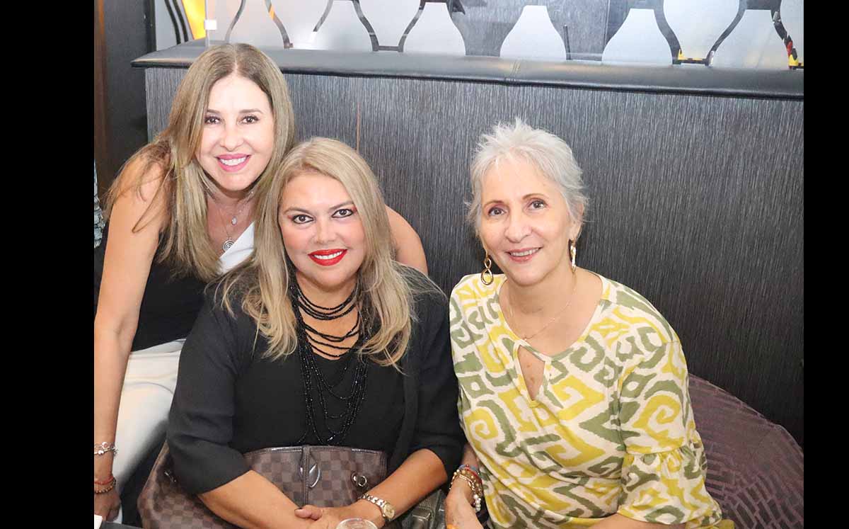 LOURDES NARRO, LILIANA GÓMEZ Y ROSA ELSA ALANIS degustaron del menú a la carta y de refrescantes drinks