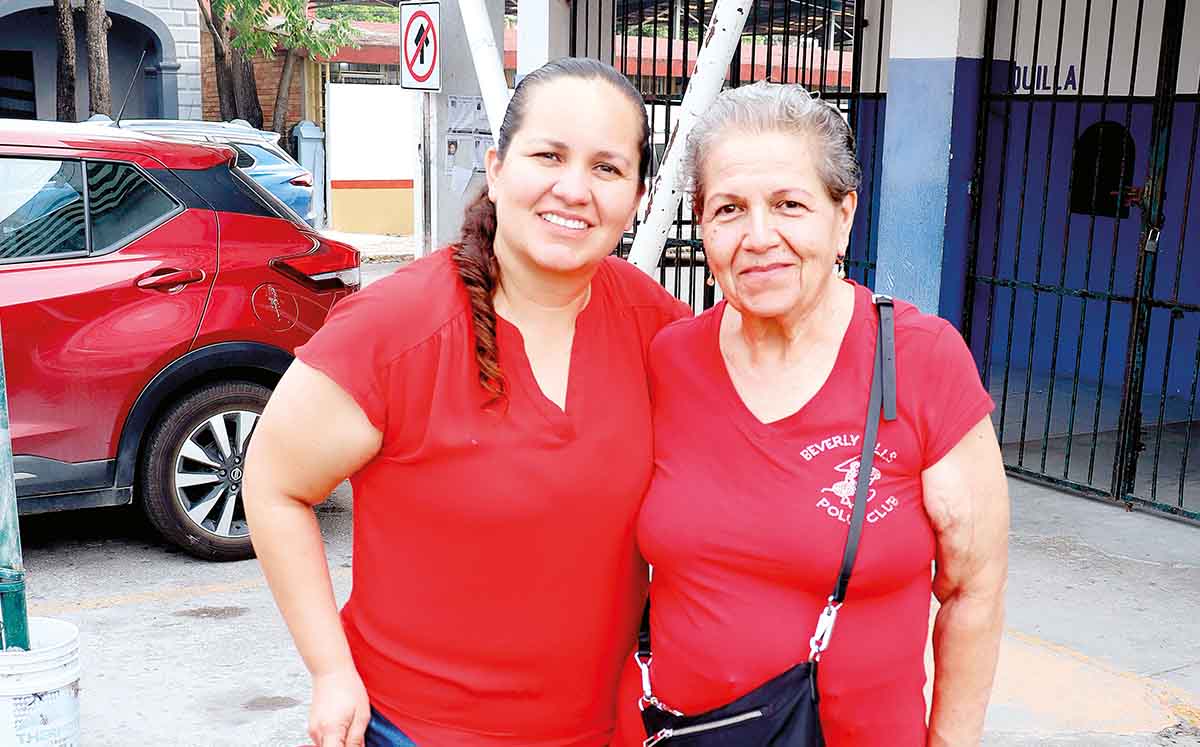 MARÍA ESTELA SIORDIA Y MARÍA ESTELA CASTAÑÓN llegaron puntuales al Auditorio Municipal de Tampico