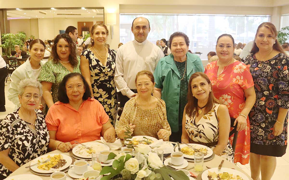 Asistencia partieron el pastel para cerrar esta gran celebración