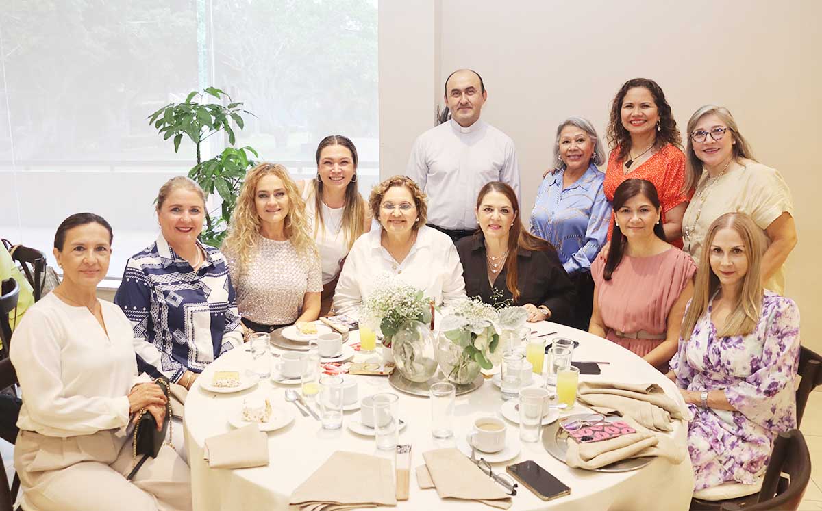 Asistencia llegaron con sus mejores outfits al festejo