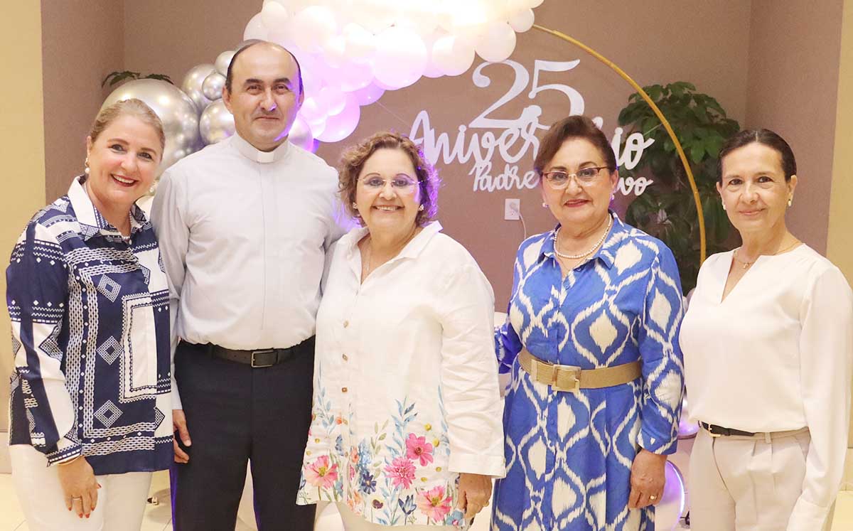 Asistencia llegaron puntuales al festejo