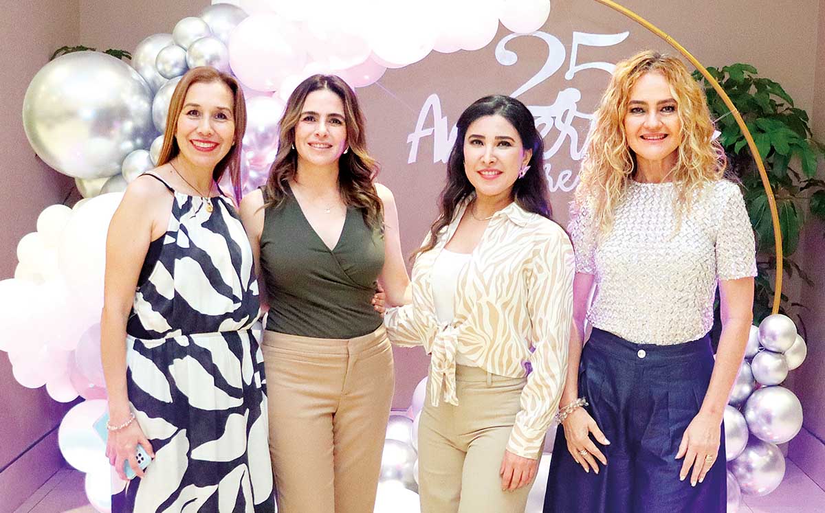 SILVIA ANGUIANO, FRIDA DE IBARRA, ARI FREGOSO Y GLADYS DE MANZUR felices en el Centro Deportivo Español
