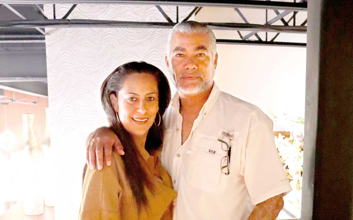 ANILÚ DE CARBONEL Y JORGE CARBONEL llegaron puntuales al festejo