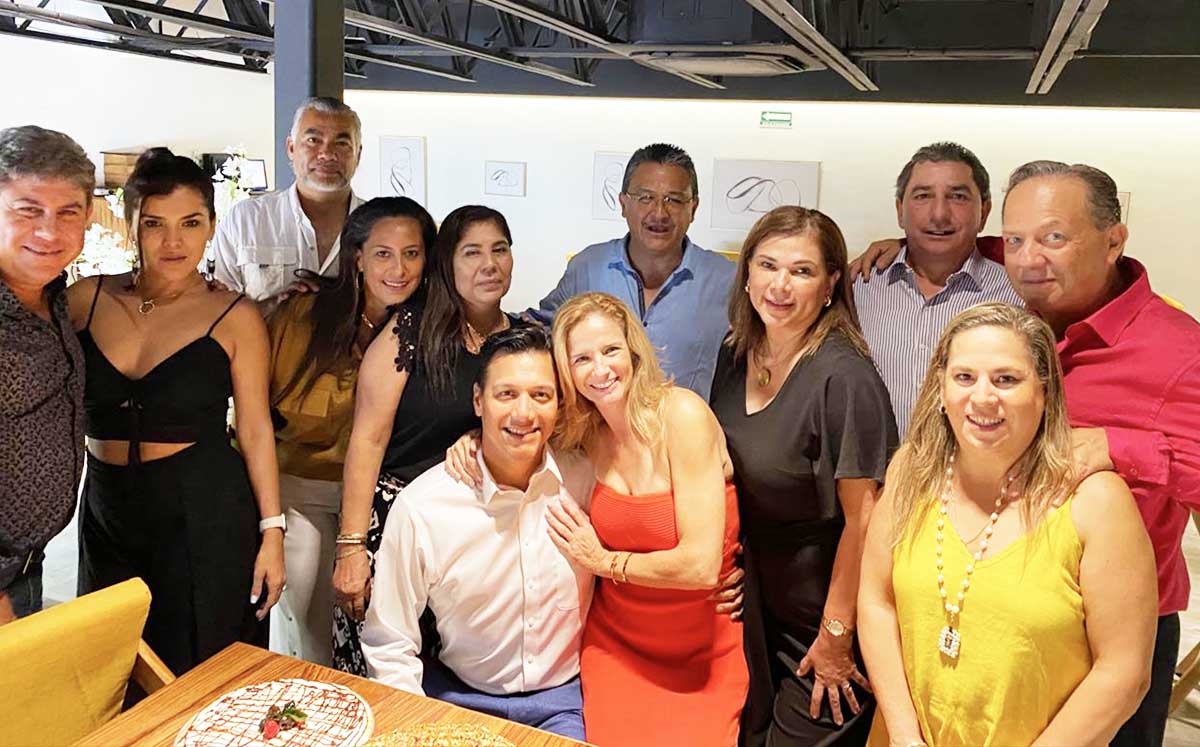 Para celebrar su cumpleaños, Juan García reunió a sus mejores amigos en el restaurante Sarabando