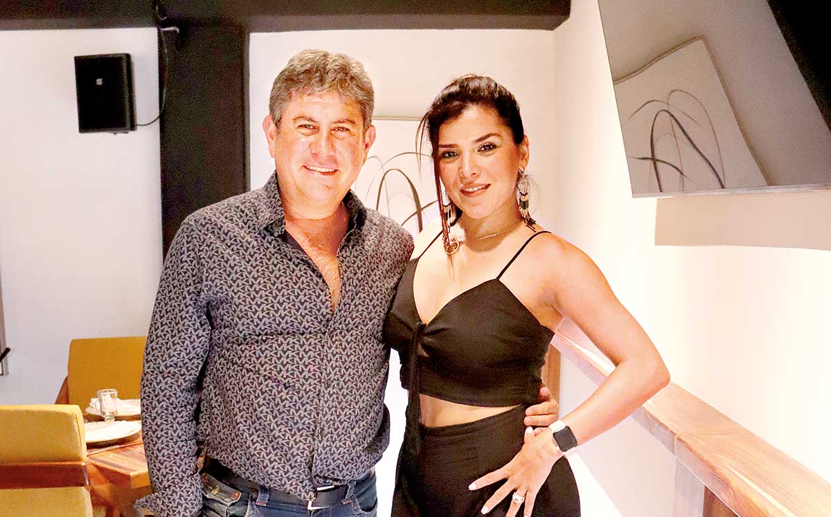 MONIR SHAIN Y CLAUDIA DE SHAIN llenaron de buenos deseos y regalos al festejado