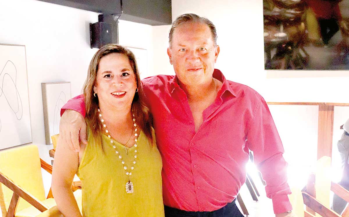 MÓNICA CASTELLANOS Y ALEJANDRO KOKE: "Muchas felicidades Juan, te deseamos que este día sea el comienzo de otro año lleno de felicidad"
