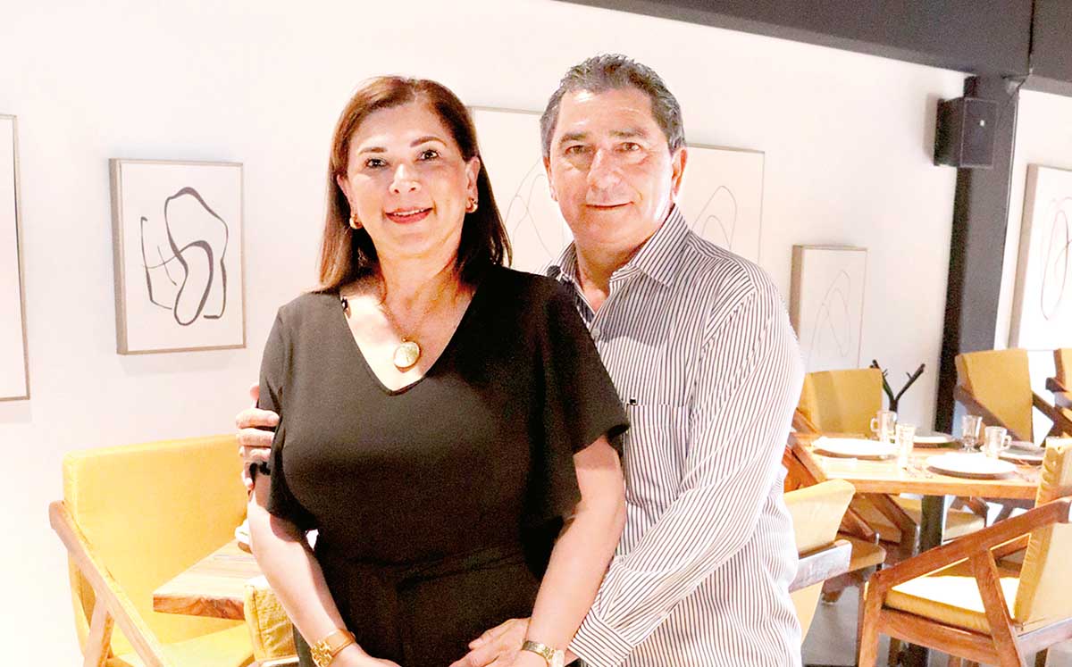 ISELA MATA Y JESÚS ABUD nos regalaron sus mejores sonrisas en el cumpleaños de Juan García