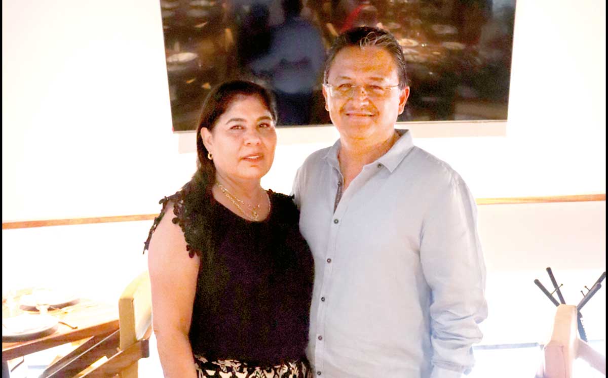 MARTHA DE SANVICENTE Y MARIO SANVICENTE disfrutaron de la comida a la carta del restaurante Sarabando