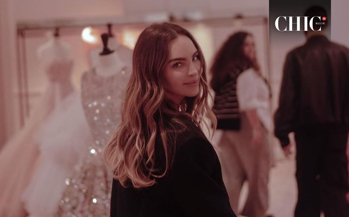 Belinda reinventa el mini vestido negro de Stella McCartney (Foto: Instagram)