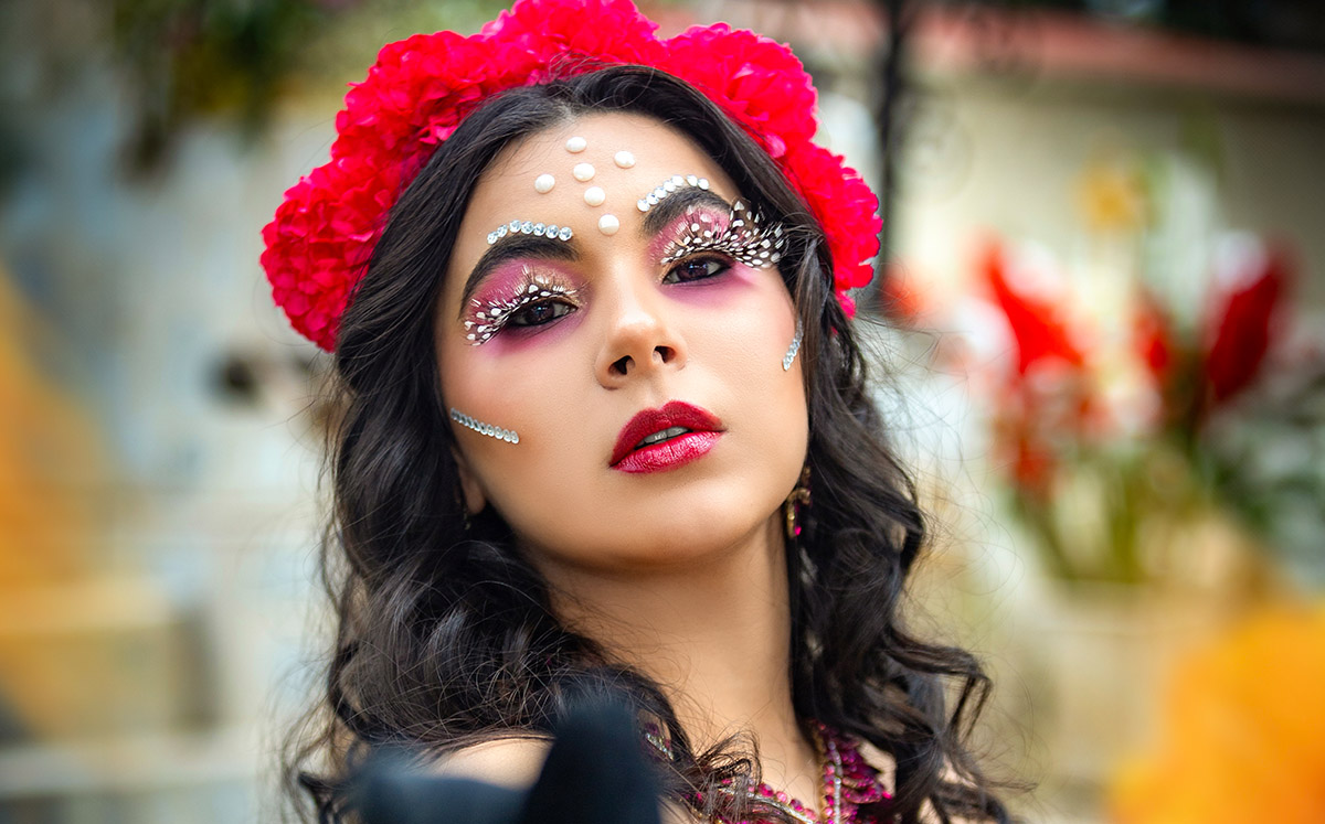 El maquillaje ha sido más que una herramienta de belleza: se ha convertido en un puente entre su pasión por la actuación y el cuidado personal.