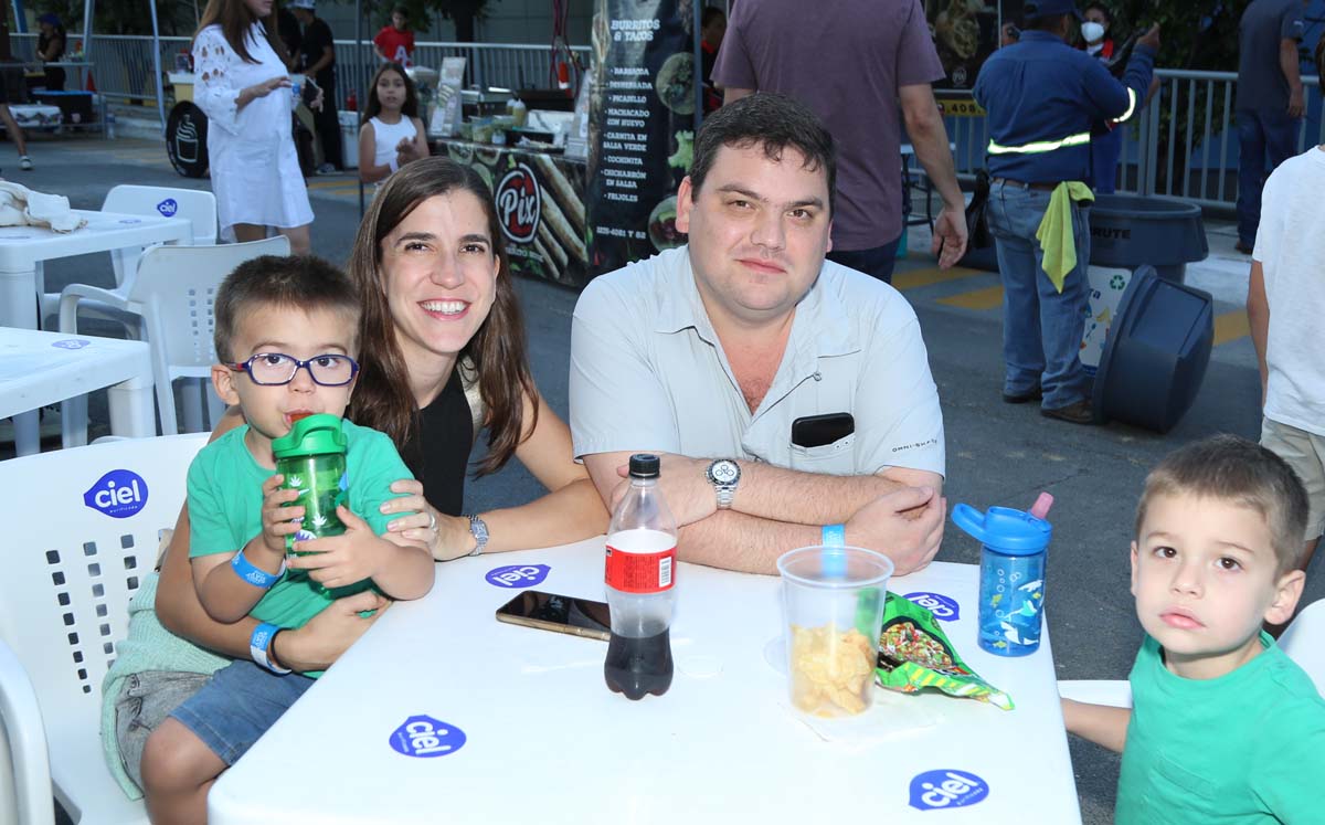 Mariana Fernández, Luis Elosúa, Javier Elosúa y Luis Elosúa