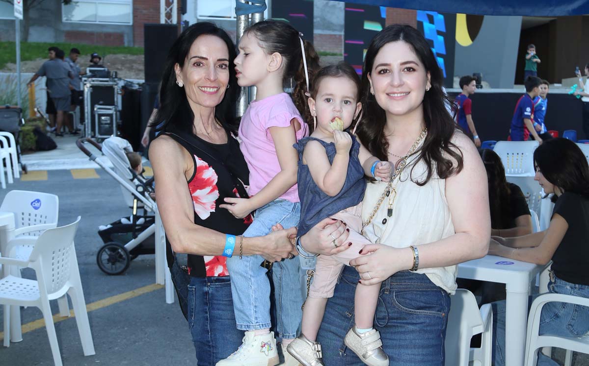 Marisa de Safi, Elena Lozano, Paola Safi y Romina Lozano