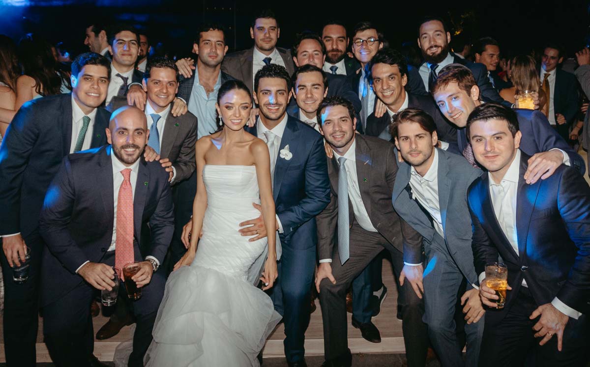 La pareja con los mejores amigos del novio/ Foto: Pato Elizondo