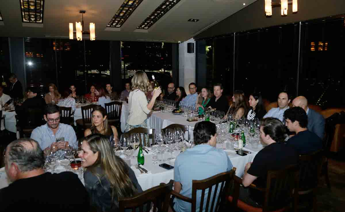 Regios disfrutando de la cena maridaje ofrecida por Grandvalira Resorts / Fotos: Omar Valdez